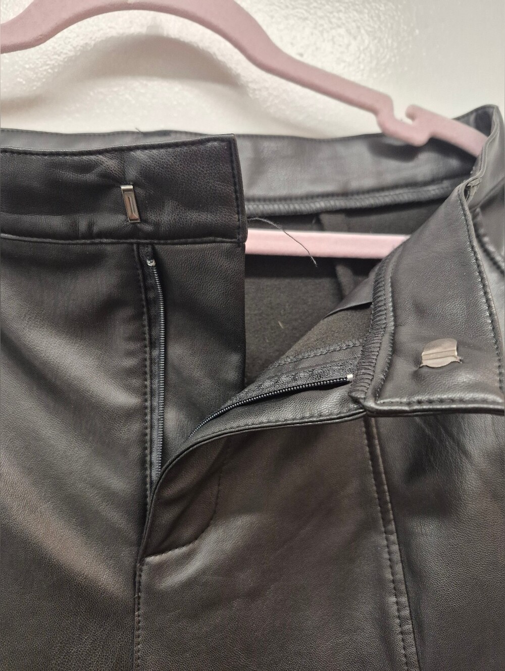 Faux Leather Cargo Pants - Black Large - Picture 2 of 5